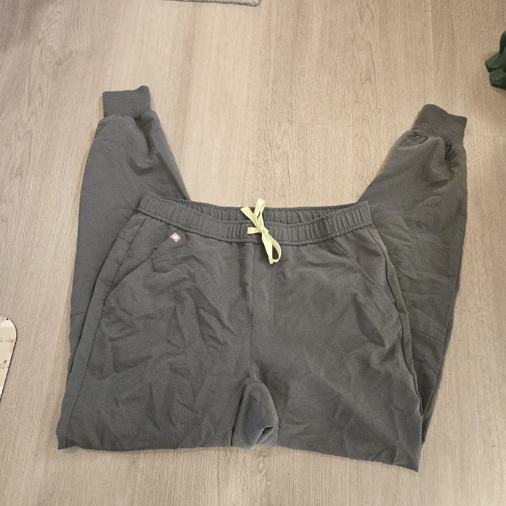 FIGS Scrubs Gray Tansen Jogger Scrub Pants, Men's SIZE M
